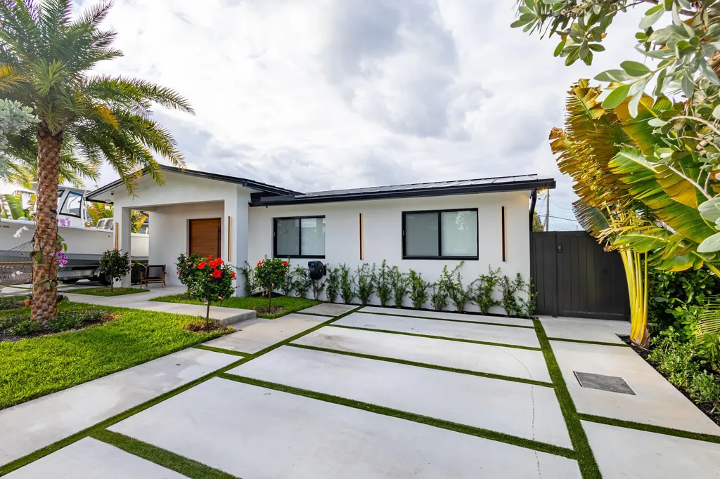 807 Hollywood Place West Palm Beach FL 33405