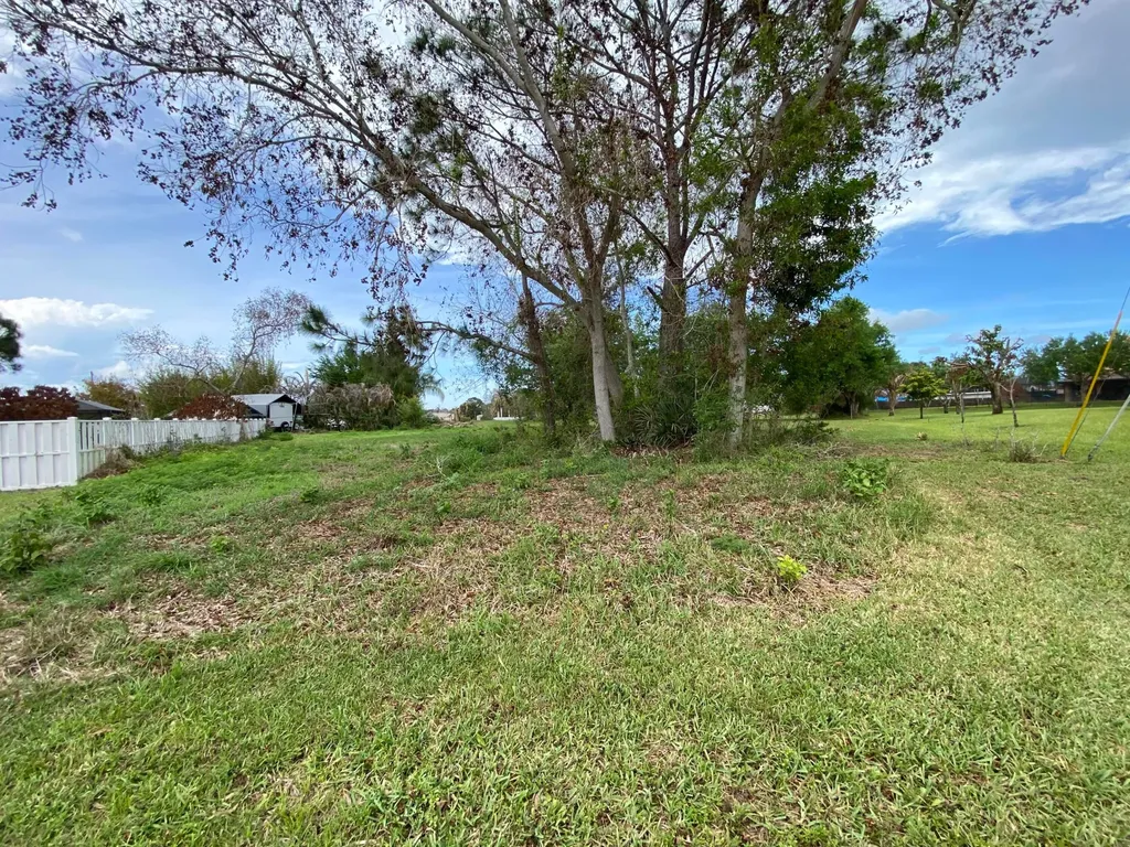 5859 NW Dunmore Avenue Port St Lucie FL 34986
