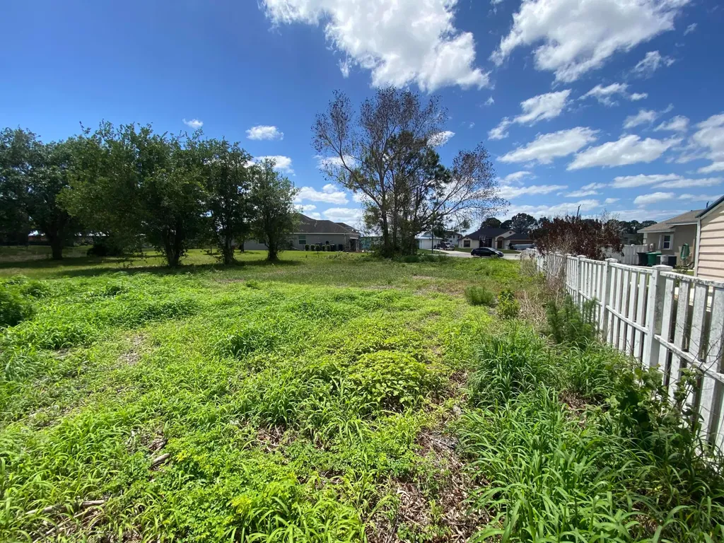 5859 NW Dunmore Avenue Port St Lucie FL 34986