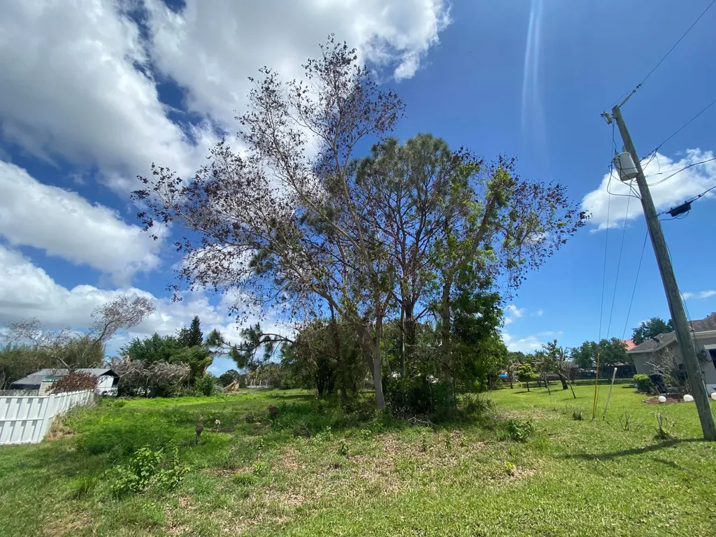 5859 NW Dunmore Avenue Port St Lucie FL 34986