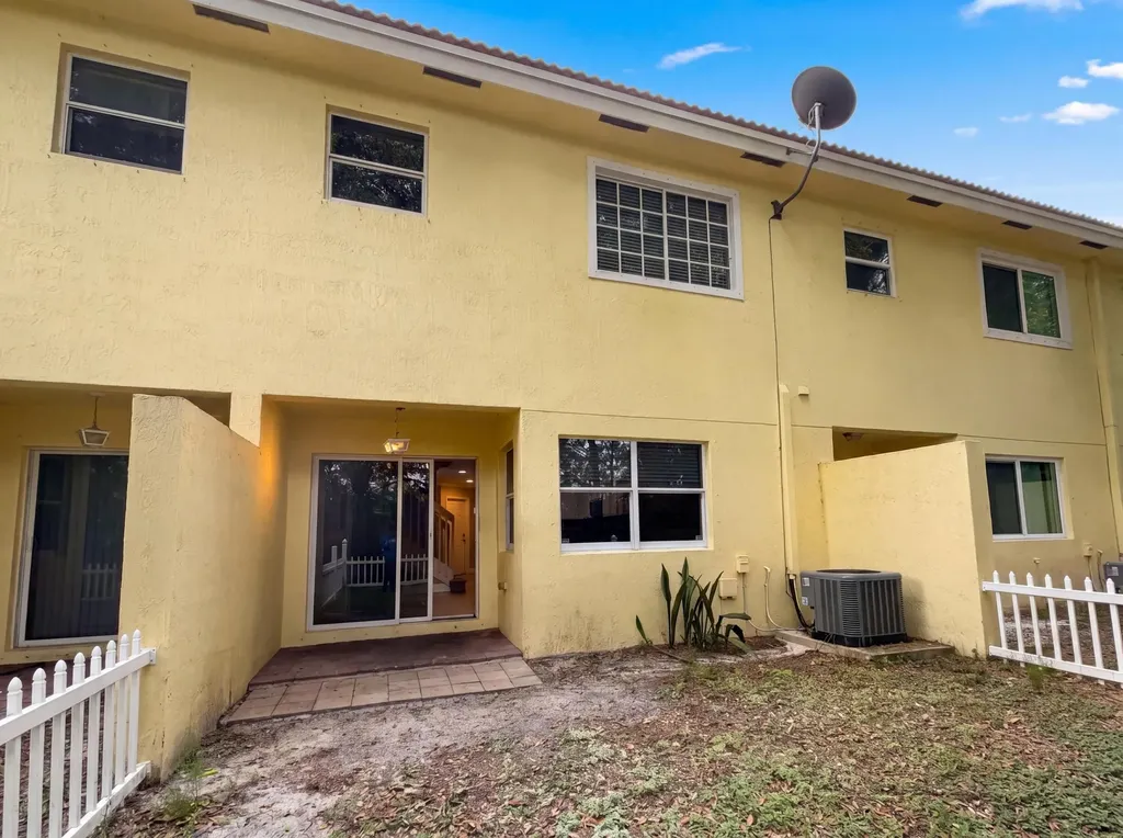 917 Imperial Lake Road West Palm Beach FL 33413