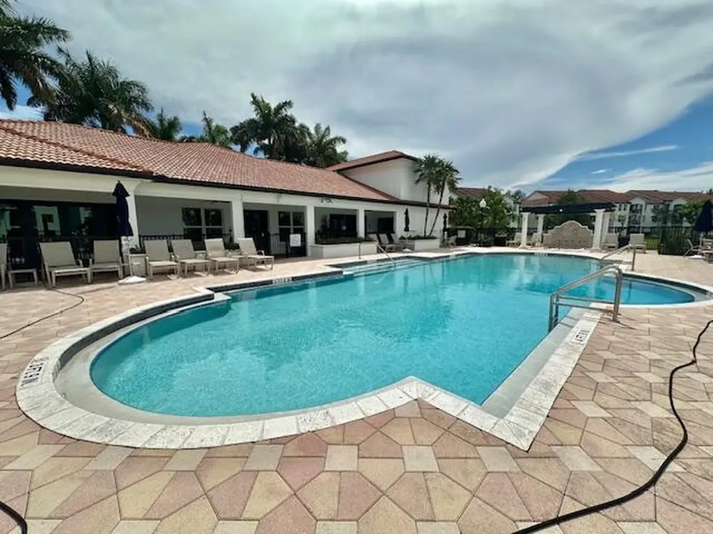 402 Villa Circle Boynton Beach FL 33435