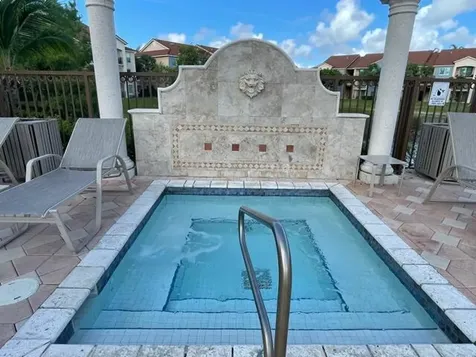 402 Villa Circle Boynton Beach FL 33435