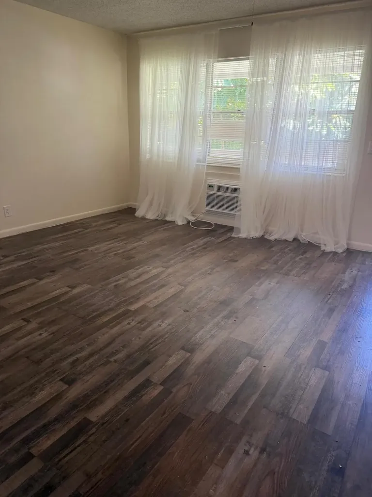 180 Windsor West Palm Beach FL 33417