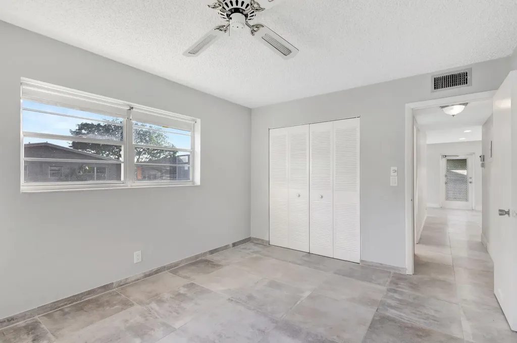 121 Bedford E West Palm Beach FL 33417