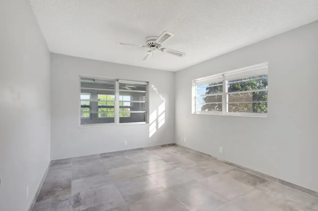 121 Bedford E West Palm Beach FL 33417