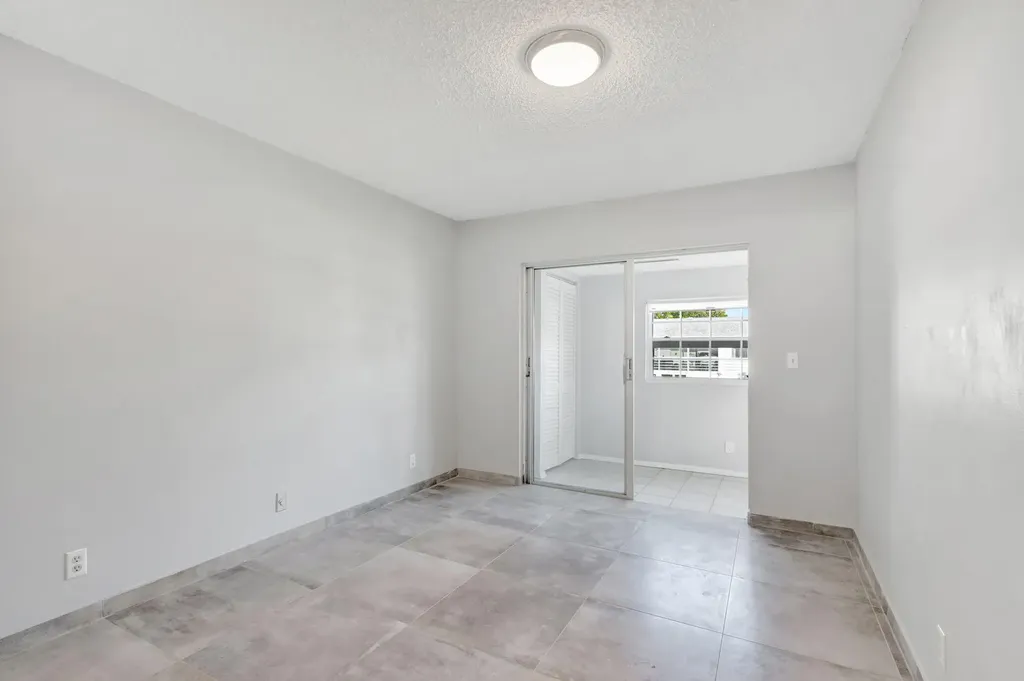 121 Bedford E West Palm Beach FL 33417