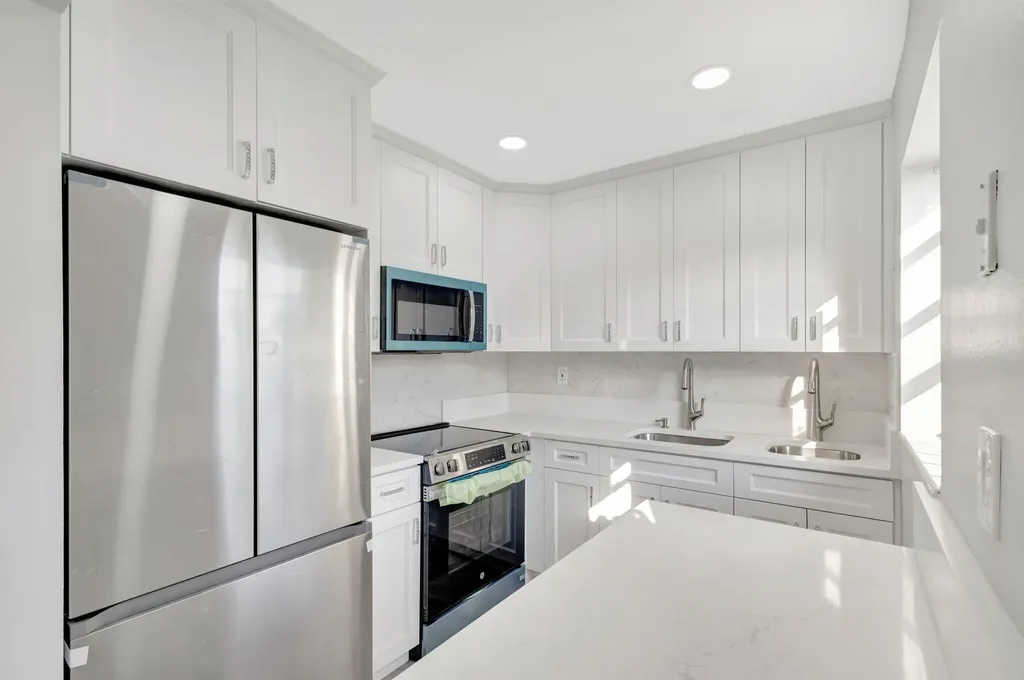 121 Bedford E West Palm Beach FL 33417