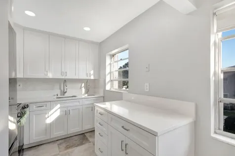 121 Bedford E West Palm Beach FL 33417