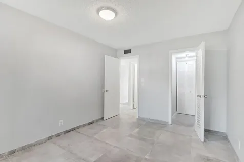 121 Bedford E West Palm Beach FL 33417