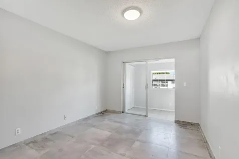 121 Bedford E West Palm Beach FL 33417