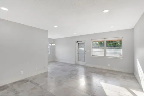 121 Bedford E West Palm Beach FL 33417