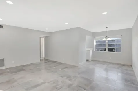 121 Bedford E West Palm Beach FL 33417