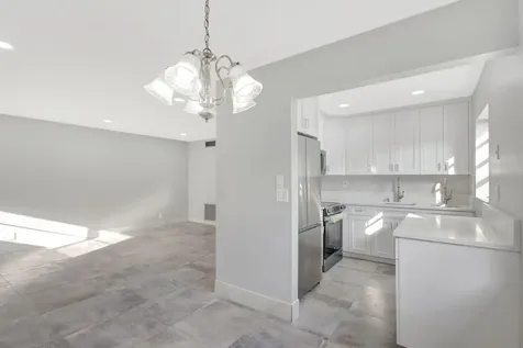 121 Bedford E West Palm Beach FL 33417