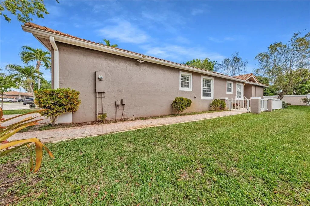 7600 S Aragon Boulevard Sunrise FL 33322