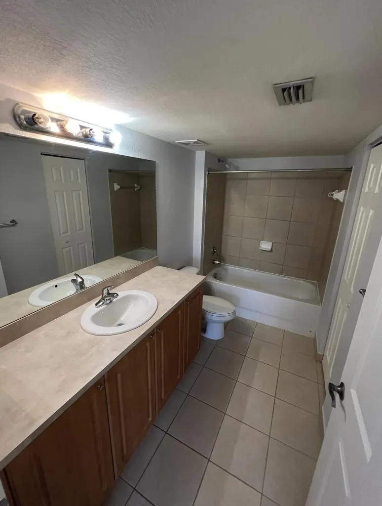 6769 Heritage Grande Boynton Beach FL 33437
