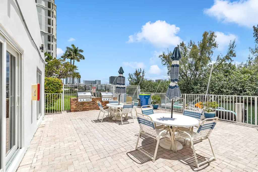 2870 NE 14th Causeway Pompano Beach FL 33062