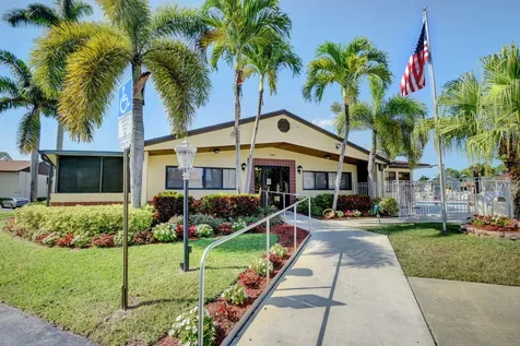 228 Pine Hov Circle Greenacres FL 33463