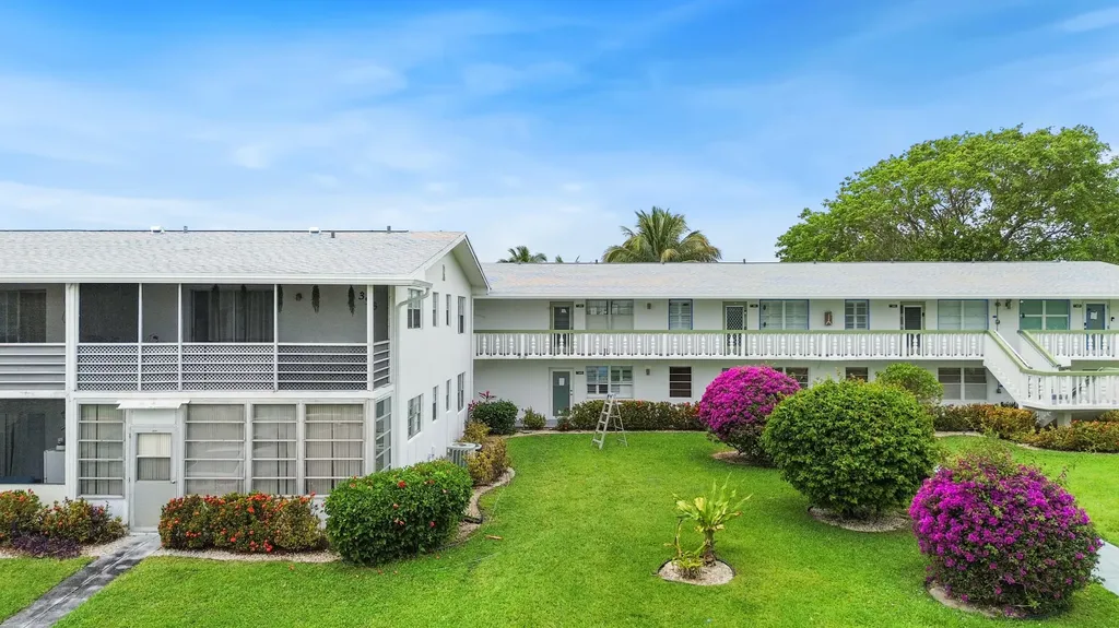 392 Markham R Deerfield Beach FL 33442