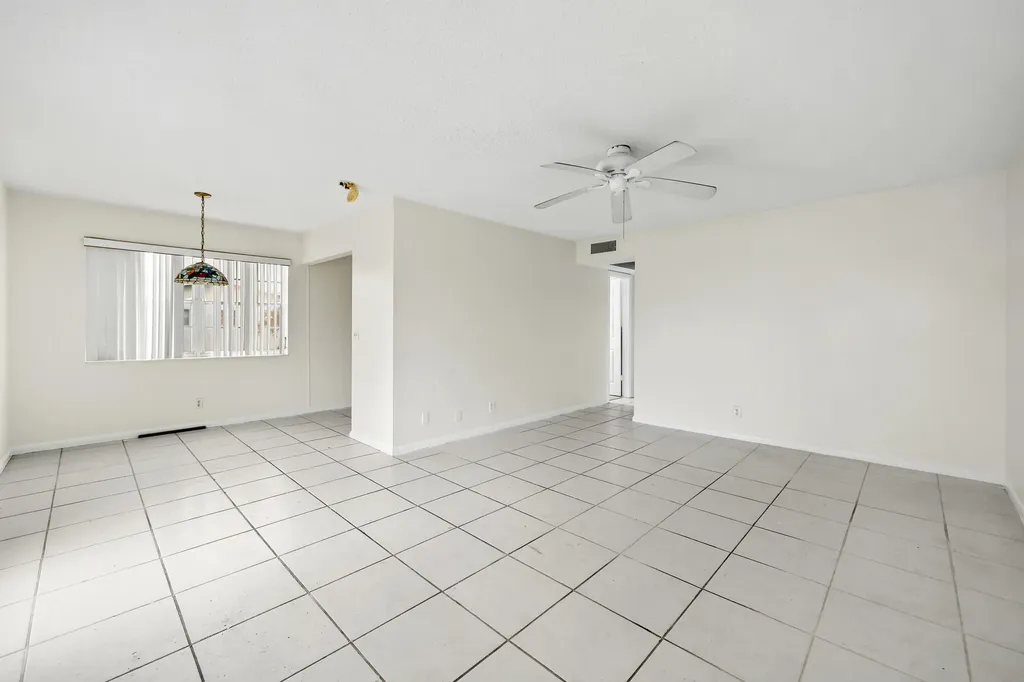 392 Markham R Deerfield Beach FL 33442