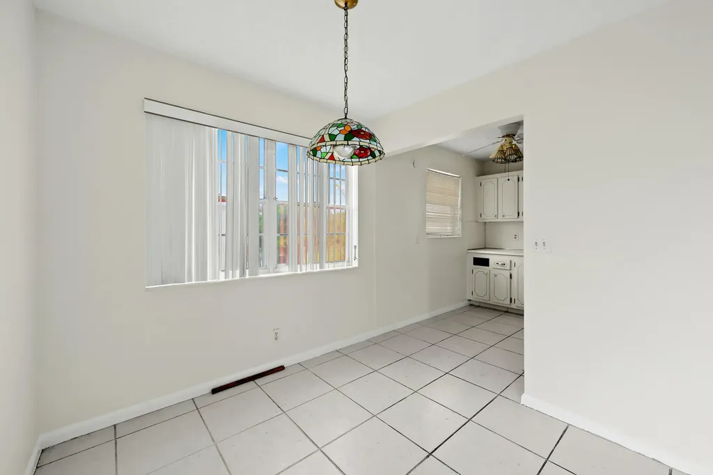 392 Markham R Deerfield Beach FL 33442