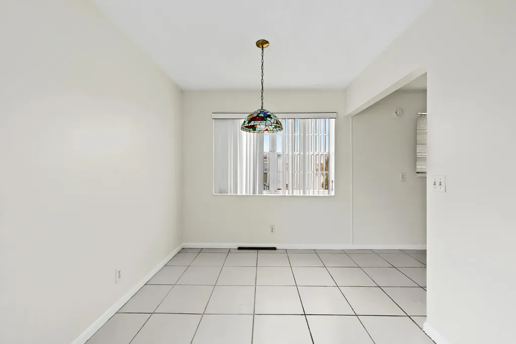 392 Markham R Deerfield Beach FL 33442
