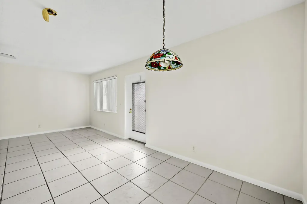 392 Markham R Deerfield Beach FL 33442