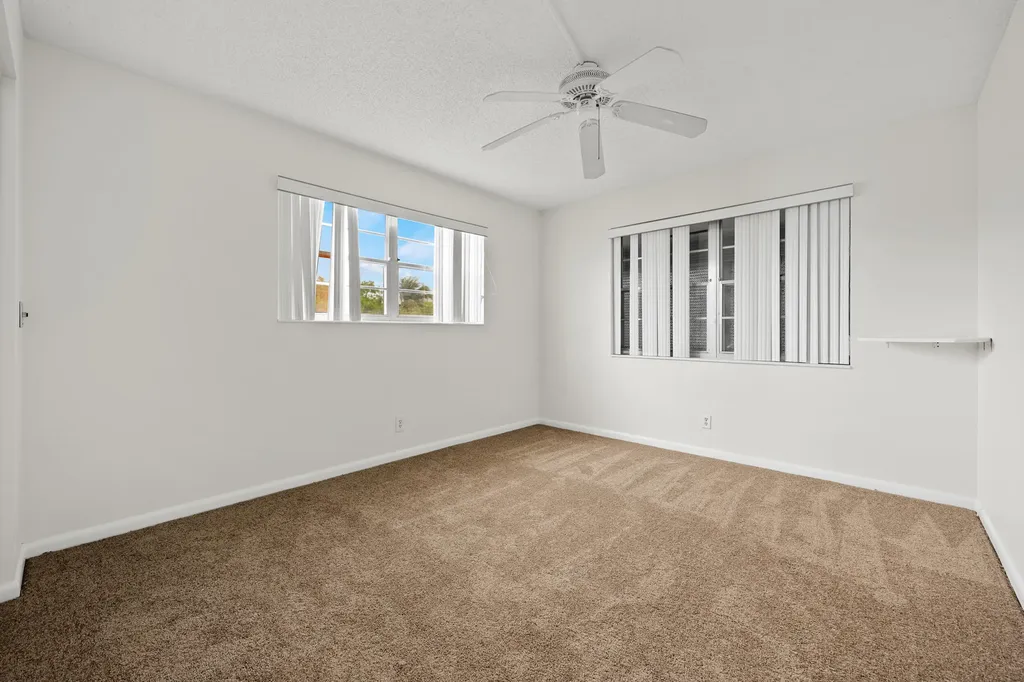 392 Markham R Deerfield Beach FL 33442