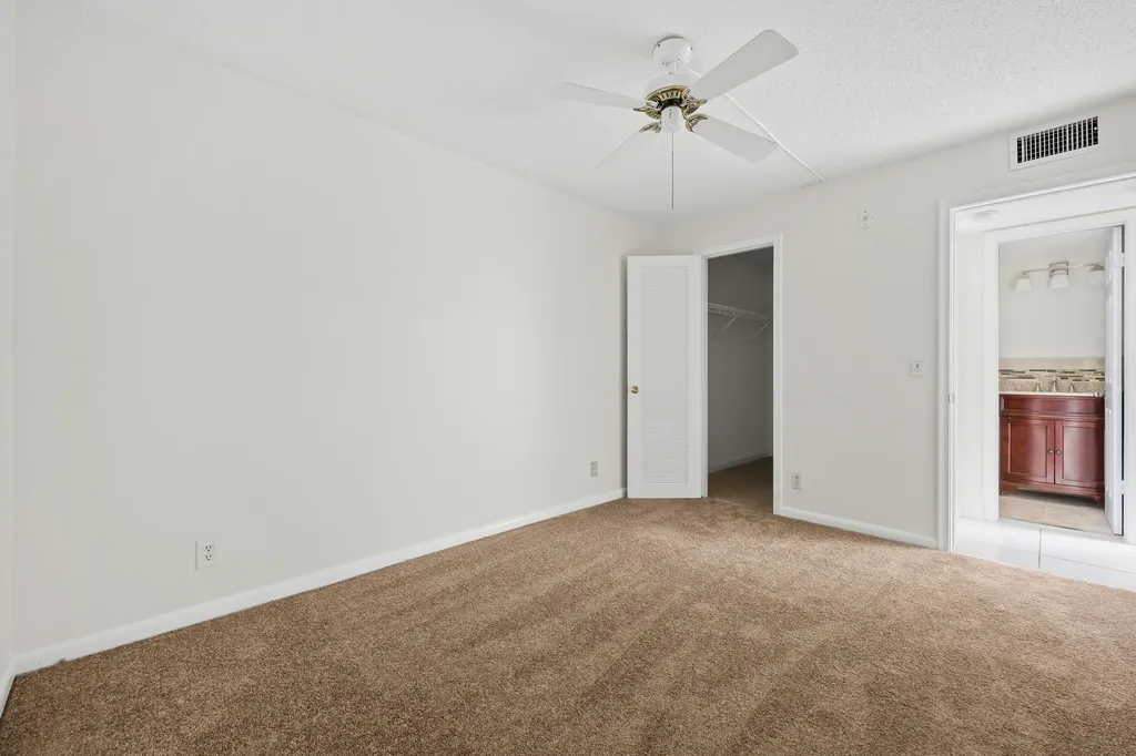 392 Markham R Deerfield Beach FL 33442