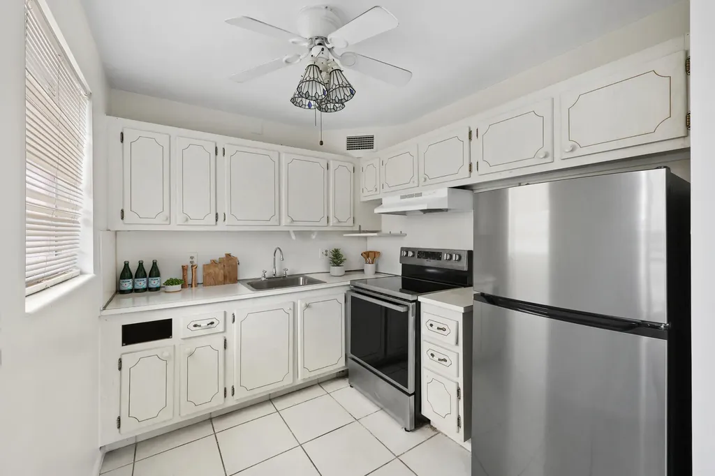 392 Markham R Deerfield Beach FL 33442