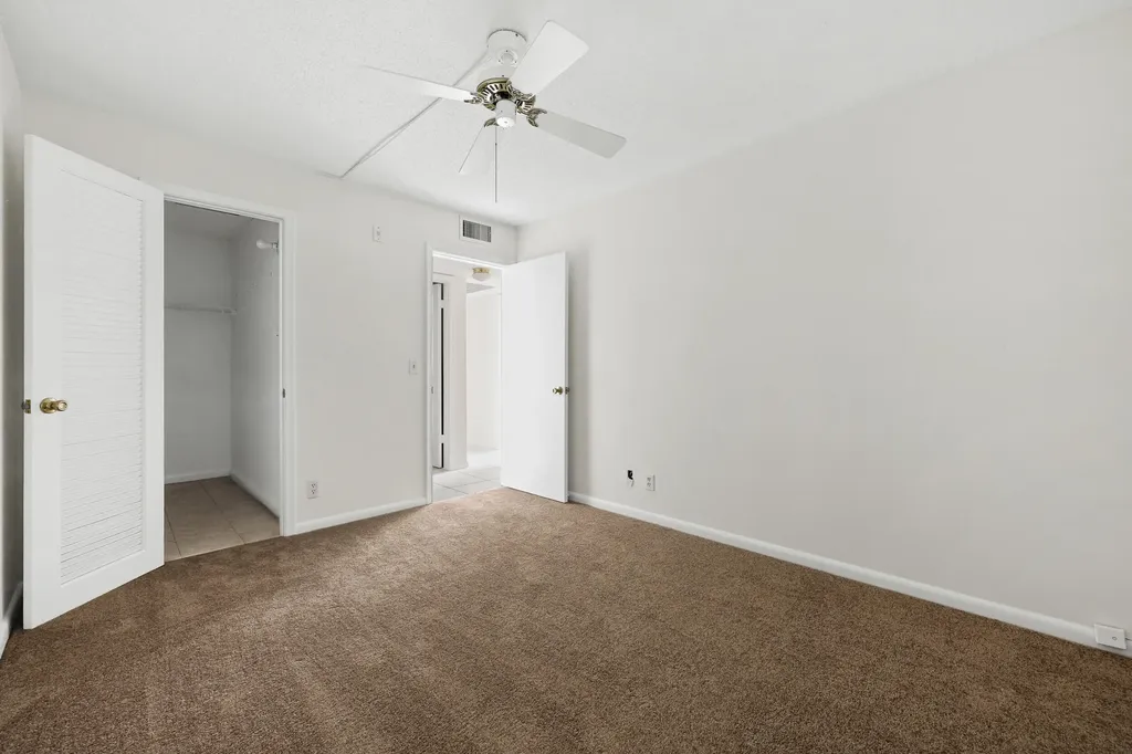 392 Markham R Deerfield Beach FL 33442