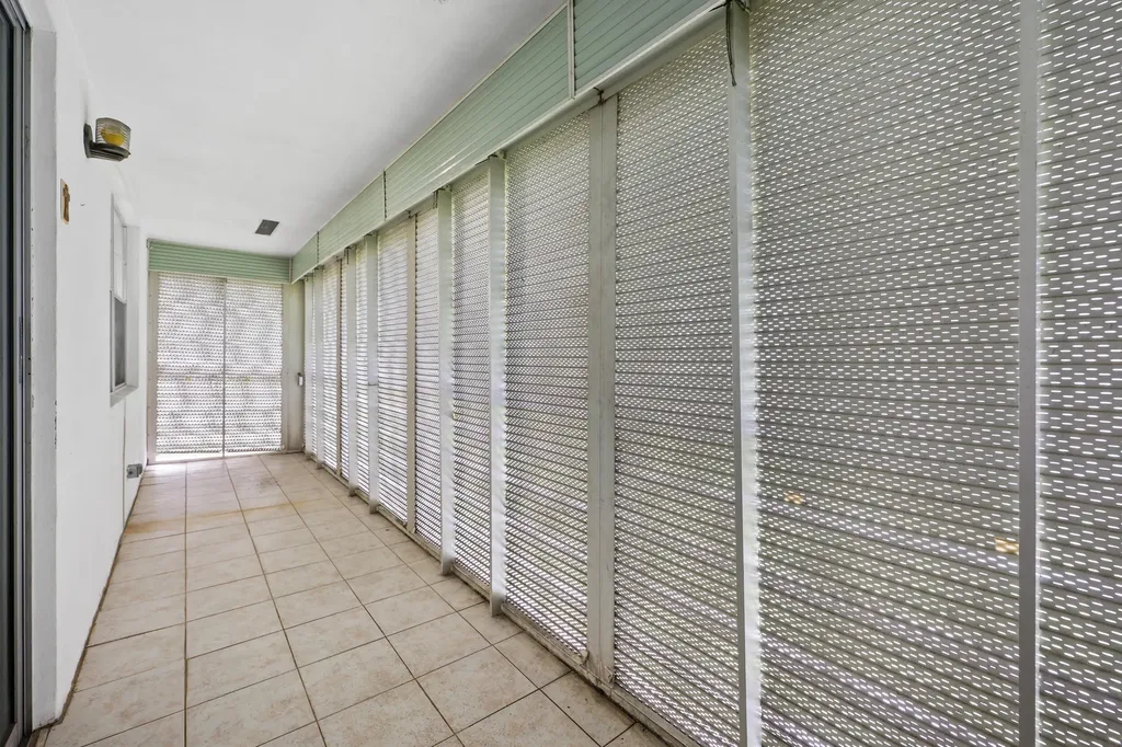 392 Markham R Deerfield Beach FL 33442