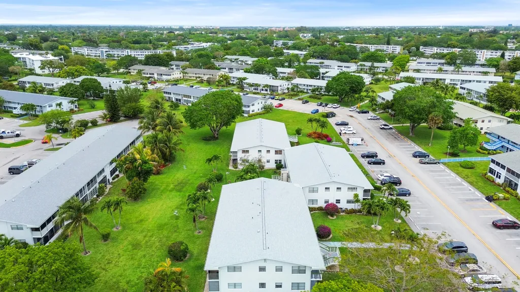 392 Markham R Deerfield Beach FL 33442