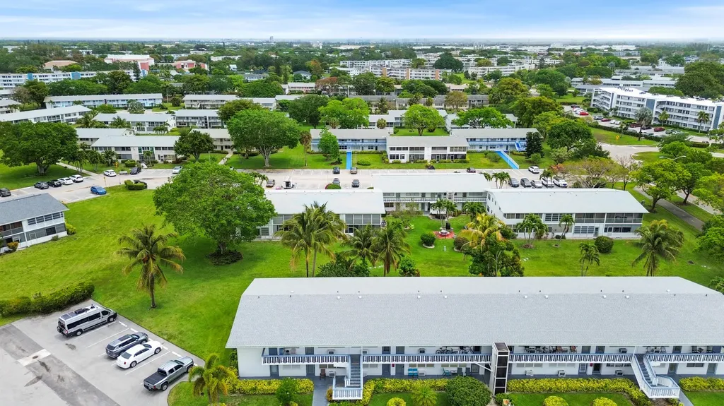 392 Markham R Deerfield Beach FL 33442