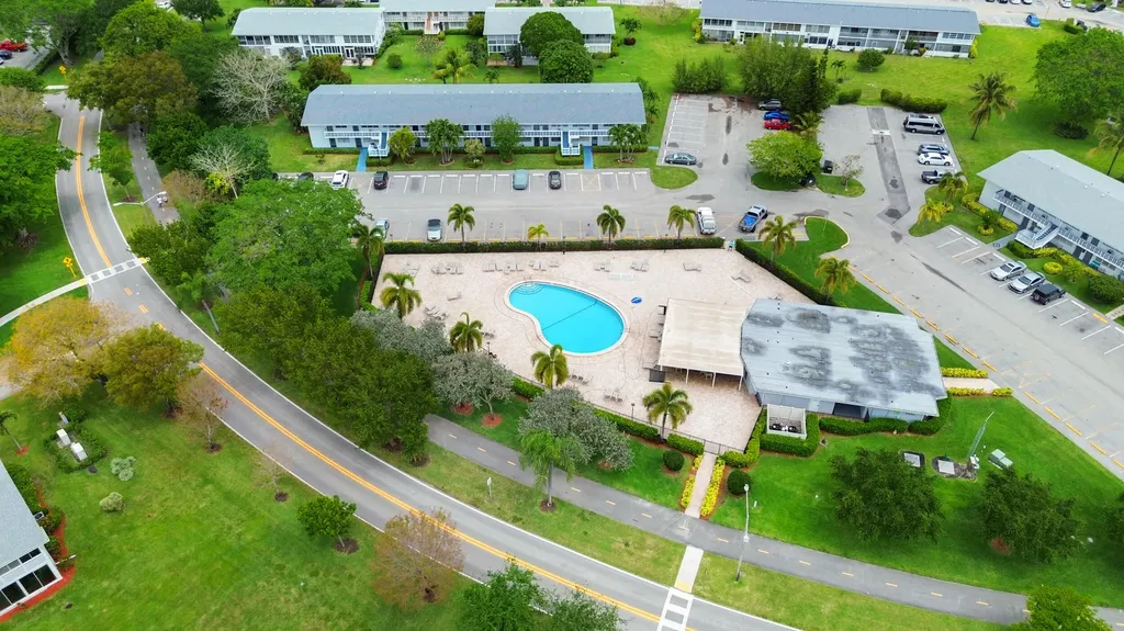 392 Markham R Deerfield Beach FL 33442