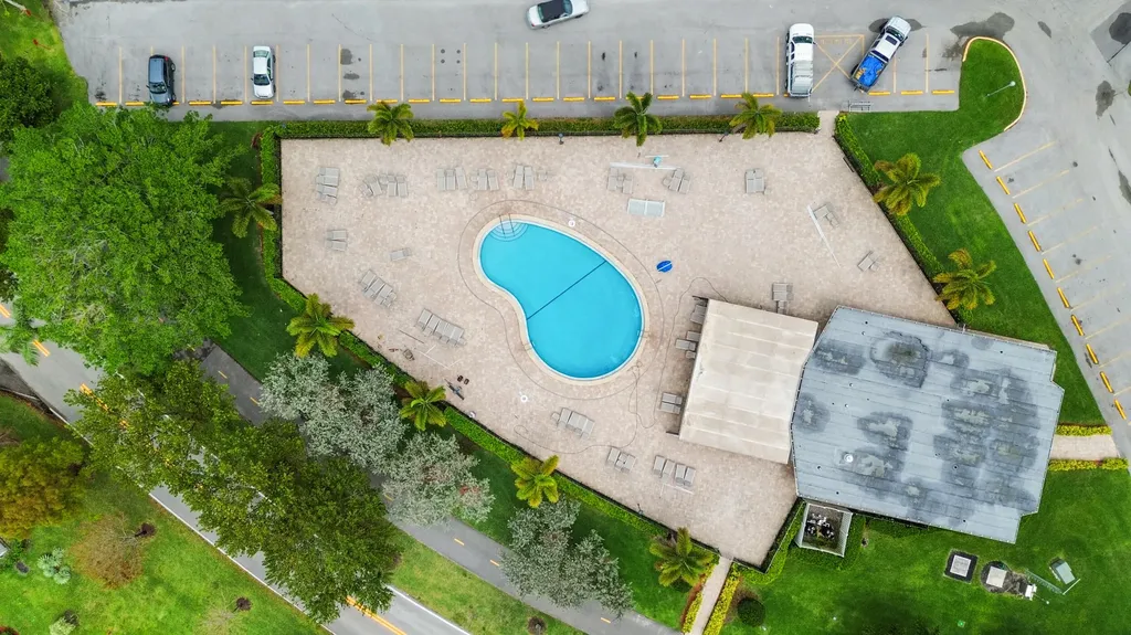 392 Markham R Deerfield Beach FL 33442