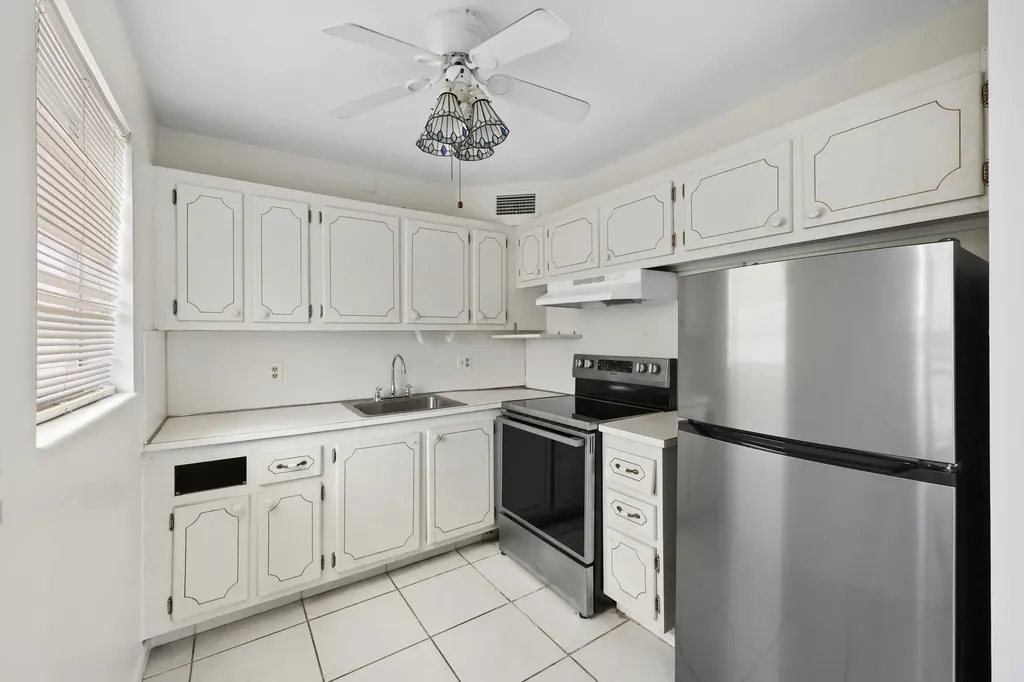 392 Markham R Deerfield Beach FL 33442