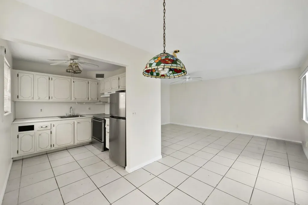 392 Markham R Deerfield Beach FL 33442