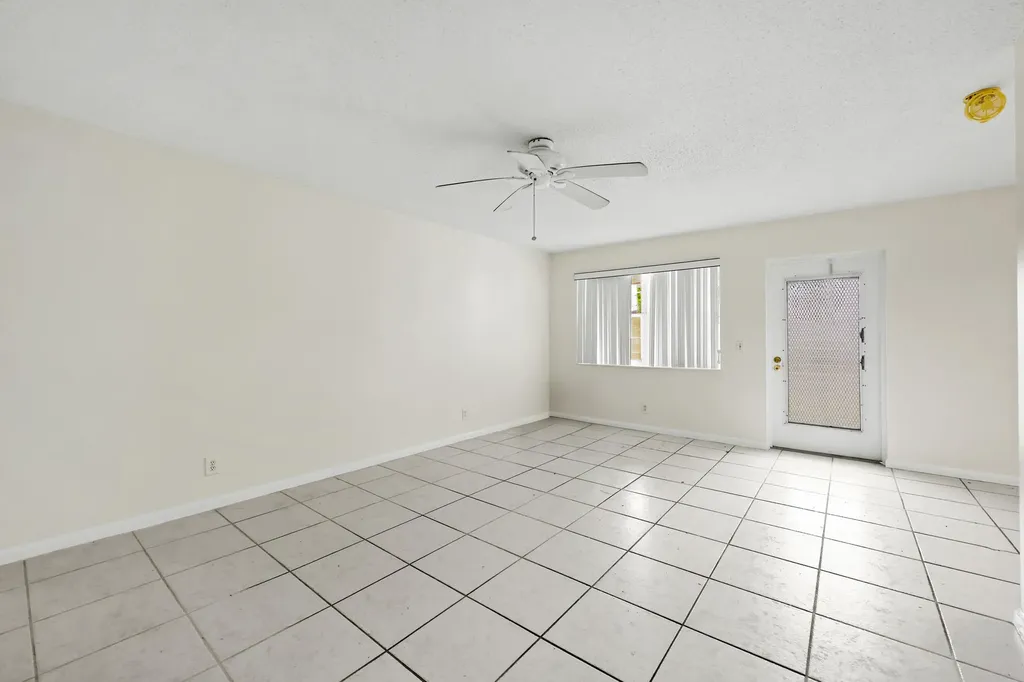 392 Markham R Deerfield Beach FL 33442