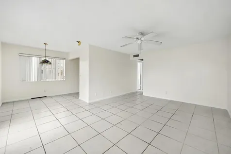 392 Markham R Deerfield Beach FL 33442
