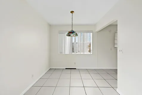 392 Markham R Deerfield Beach FL 33442