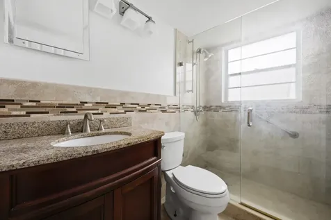 392 Markham R Deerfield Beach FL 33442