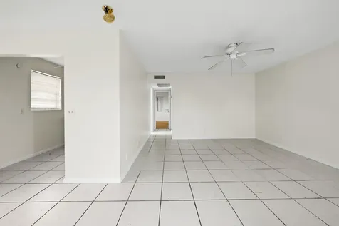 392 Markham R Deerfield Beach FL 33442