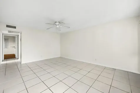 392 Markham R Deerfield Beach FL 33442