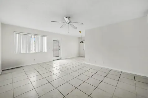 392 Markham R Deerfield Beach FL 33442