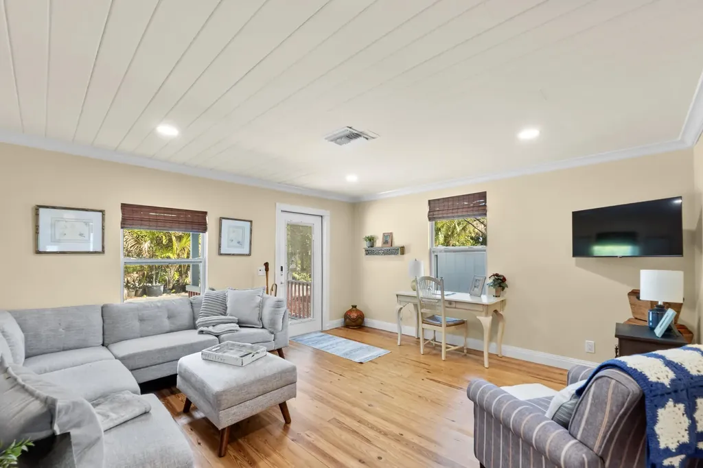2396 Easy Street Palm Beach Gardens FL 33410