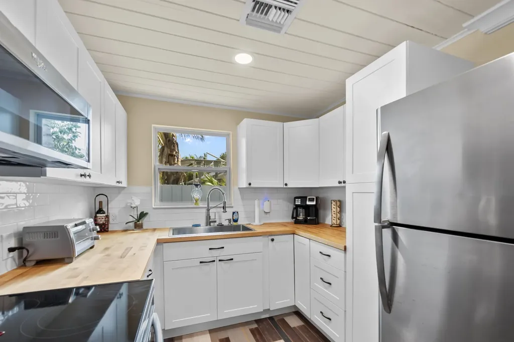 2396 Easy Street Palm Beach Gardens FL 33410