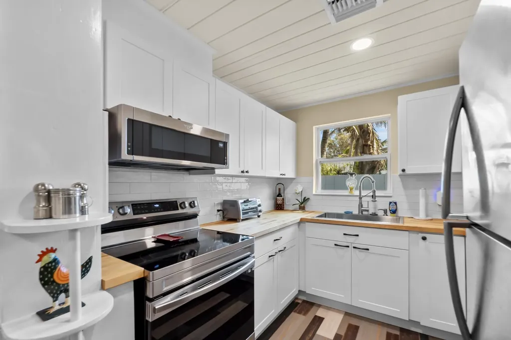 2396 Easy Street Palm Beach Gardens FL 33410