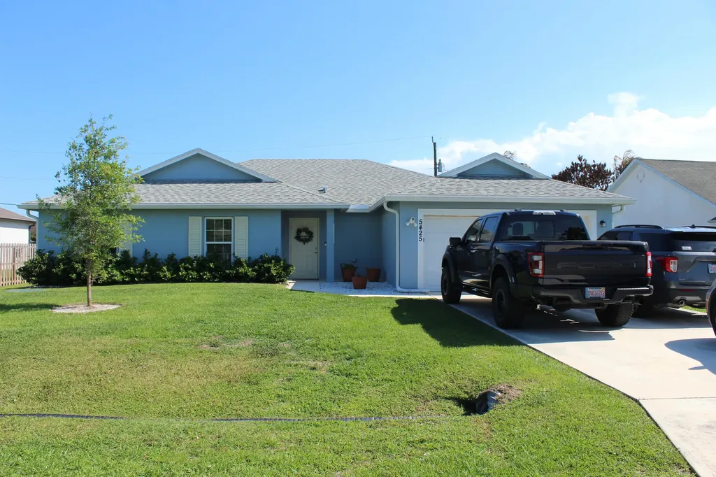 5425 NW Edgewater Avenue Port St Lucie FL 34983