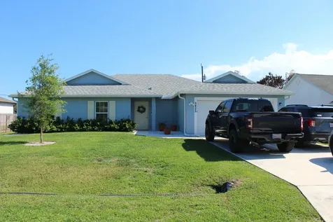 5425 NW Edgewater Avenue Port St Lucie FL 34983